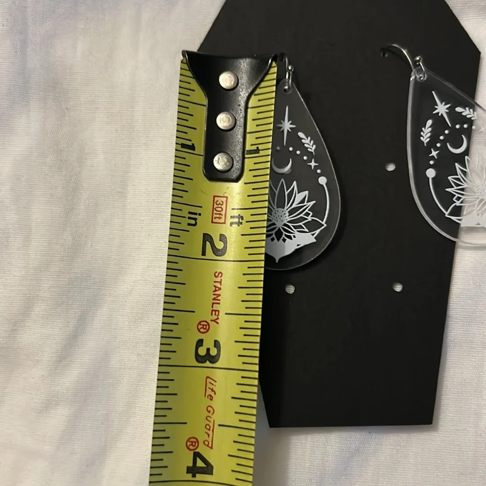 Clear acrylic earrings - Picture 7 of 7